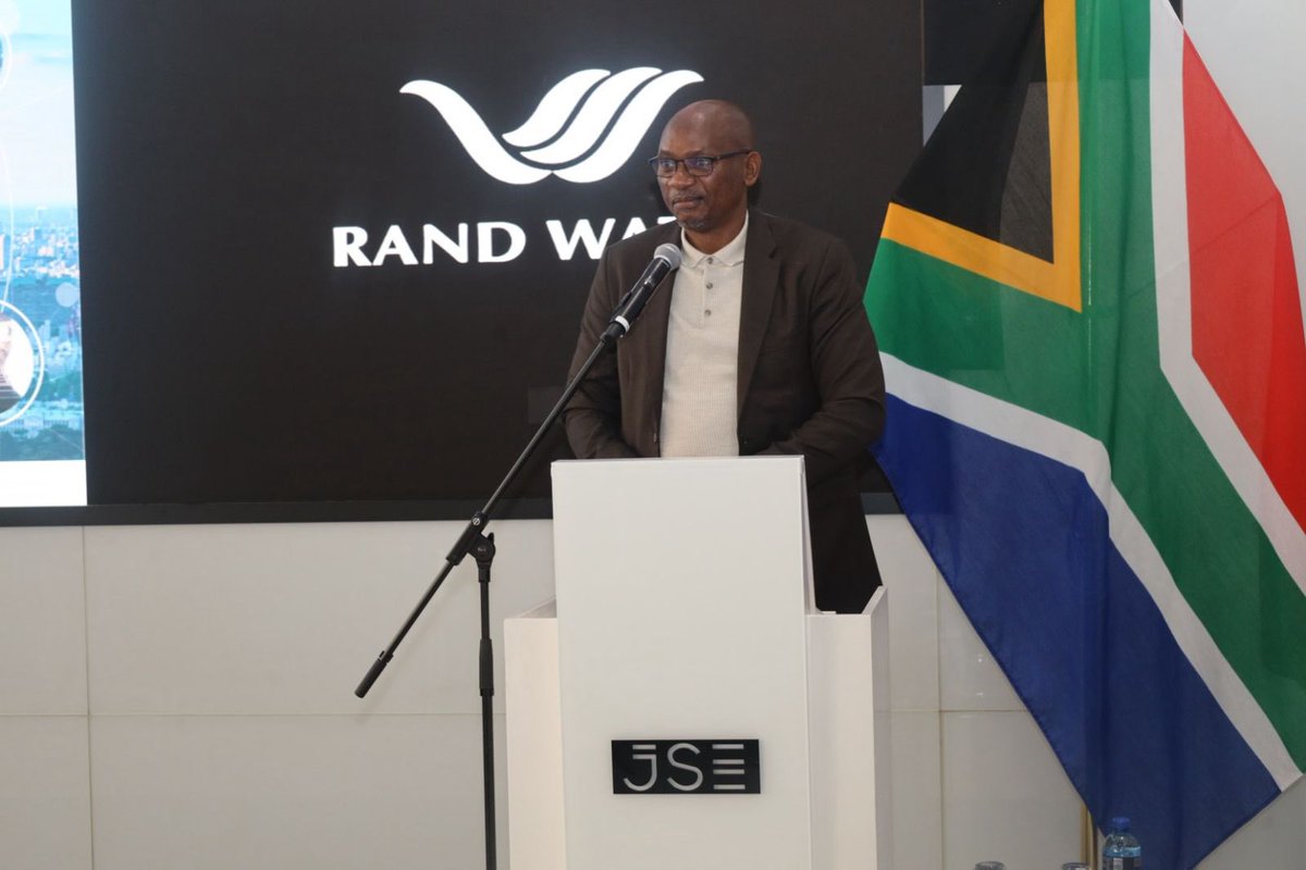 Rand_Water's tweet photo. [In Pictures]
1/6
The Chairperson of Rand Water, Mr Ramateu Monyokolo addressed representatives from the Johannesburg Stock Exchange (JSE), financial institutions, stakeholders, partners, and members of the media to mark the successful redemption of Rand Water’s bond. https://t.co/XOq1RgfOYm