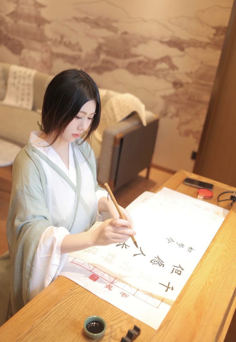 Remi62961665's tweet photo. Trying calligraphy as a new daily hobby! The flow of the brush calms my mind way more than I expected https://t.co/SvPskQG9tQ