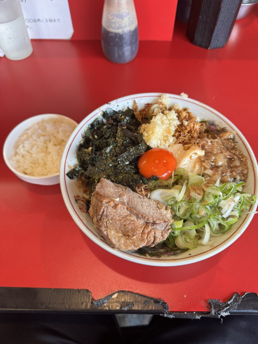 daichara9's tweet photo. ラーメン英二さんの汁なしが一番美味い😋
ごちそうさまでした！！ https://t.co/6JWBOQr4h2