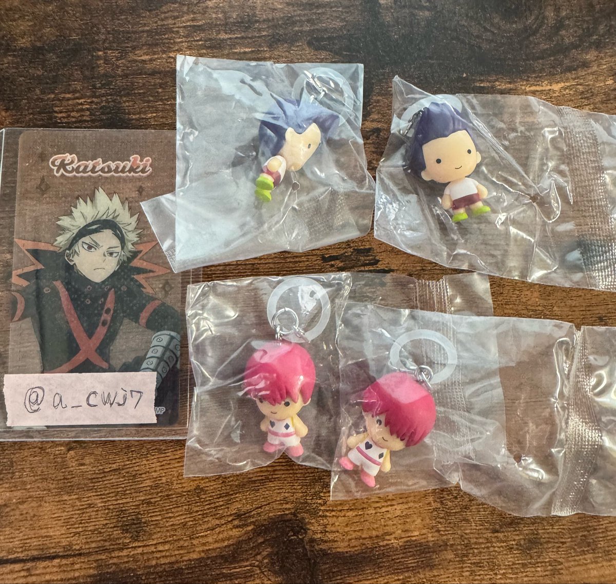 a_cwj7's tweet photo. 【交換】HUNTER × HUNTER ハンターハンター チェンソーマン　めじるし アクセサリー　
【譲】画像の物(オンライン有)
【求】G.I編幻影旅団vo.2以外の過去弾(キルア、クロロ以外)のHUNTER×HUNTER 呪術廻戦その他アニメのめじるしアクセサリー　

郵送もしくは埼玉、都内手渡し
お気軽にお声掛けください https://t.co/UgZjkQytLW