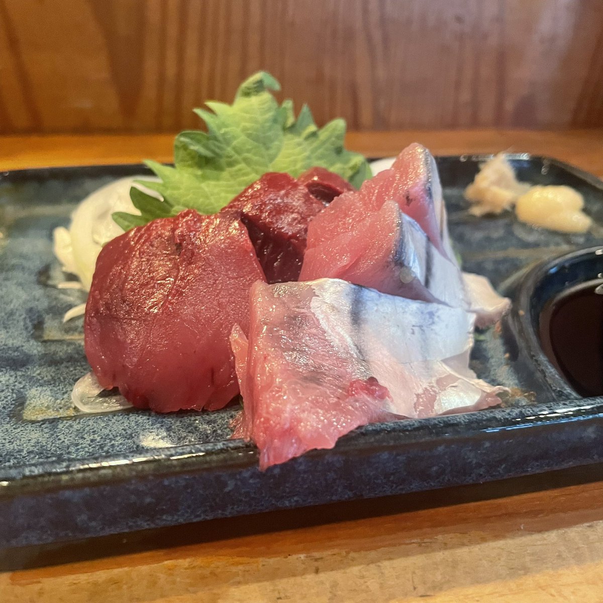 29lobo's tweet photo. ちょっと🤏寄り道します
駅近くの立ち飲みで、カツオ刺身と瓶ビール
染み渡る🎶 https://t.co/Q6rEmRx6Ki