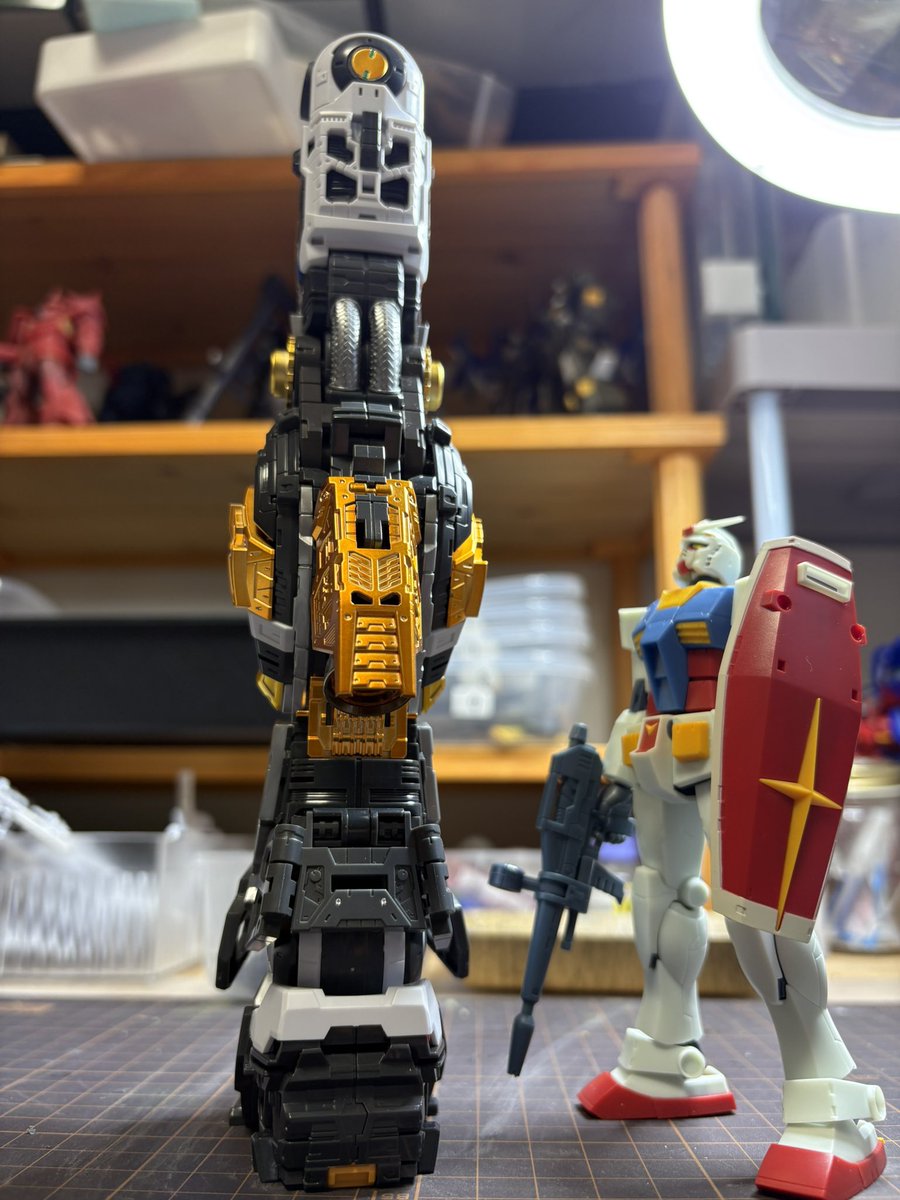 kunipla's tweet photo. pgu νガンダム。右脚の内部フレームまで組み立てました。太い軸のはめこみがキツかったですが、しっかりしたつくりで、素晴らしいです。
#PGU
#νガンダム 
#ガンプラ https://t.co/6PioBvfAgD
