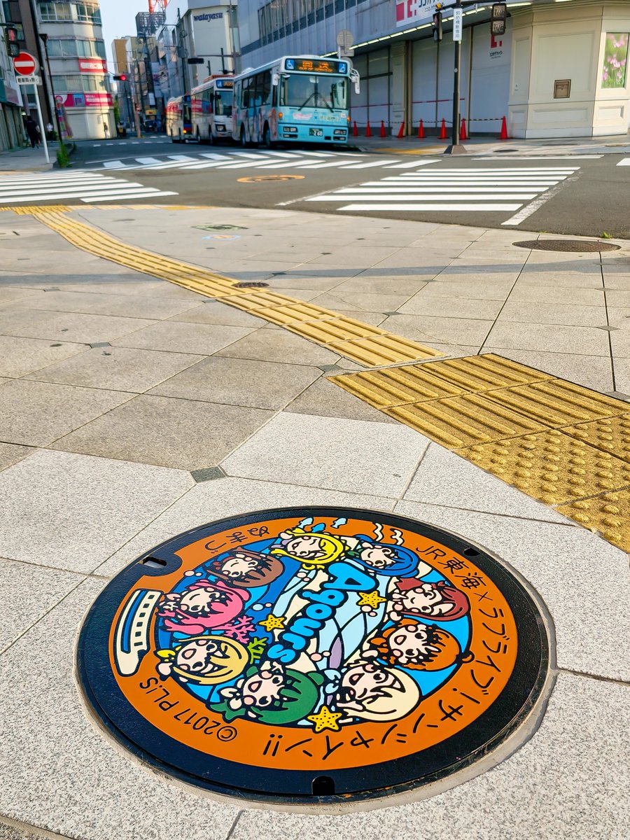 Ken107Muro's tweet photo. 今日から設置された JR東海×ラブライブ！サンシャイン!!のオリジナルマンホール✨
#Aqours結成11周年
#ラブライブサンシャイン #沼津 https://t.co/6JIHRYPbkA