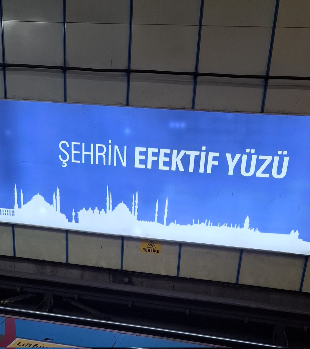 sadibey's tweet photo. "Şehrin Efektif Yüzü" de... Cemaat nerede oturuyor? https://t.co/pGGmtMkr3b