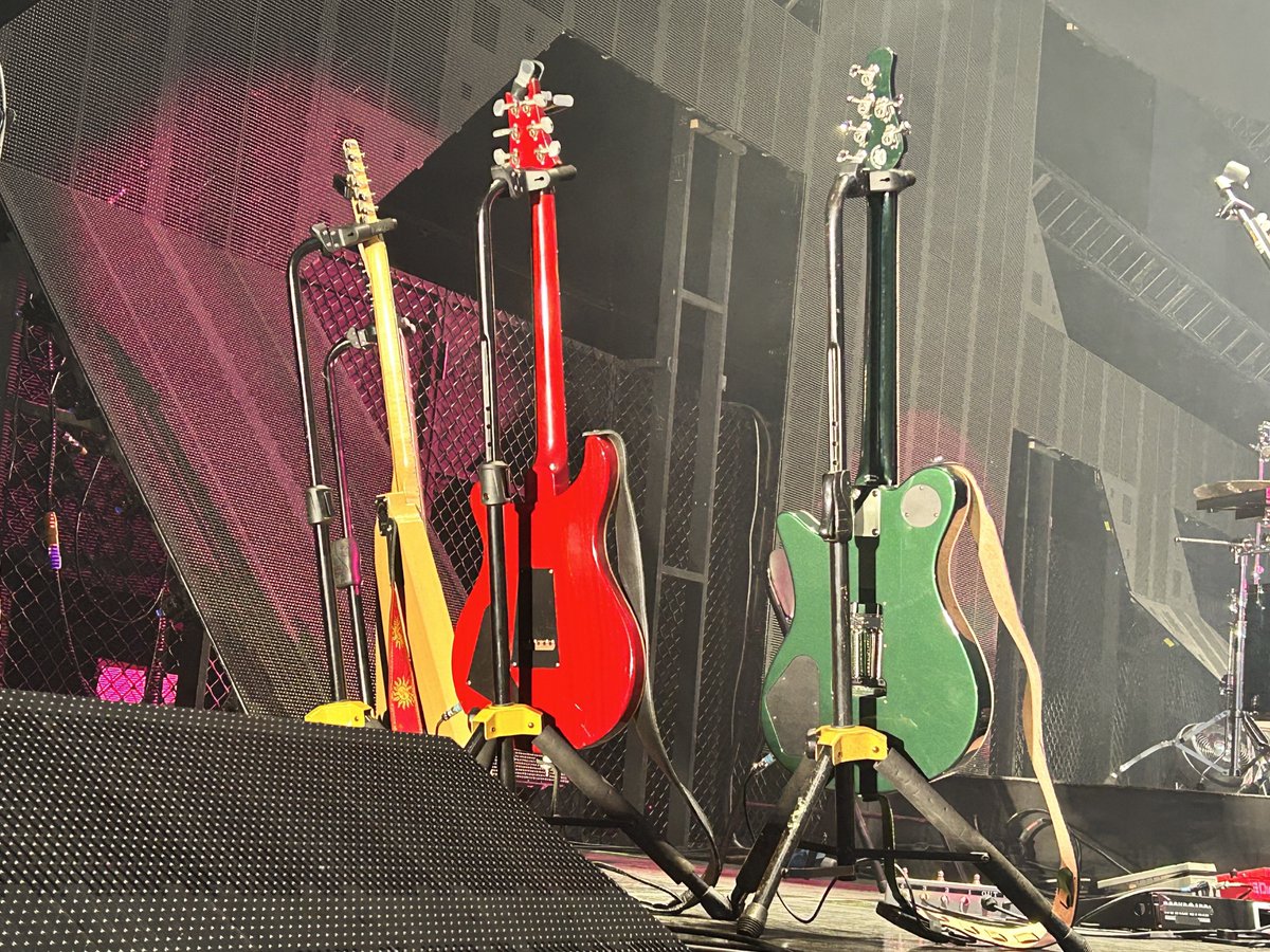 gaonfansite's tweet photo. our guitarz gaon junhan showing off their guitars (read: their babies) they used for the recent The Xcape concert 😆 

junhan: V > hota > opeg (junhan said the “traffic light trio”) 

gaon: mugi > galbi > snoopy > dooly https://t.co/mCwABalH90