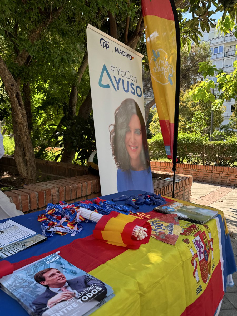 PPHortaleza's tweet photo. 🌳Un día más en El Bosque, acercando a sus vecinos los proyectos de @IdiazAyuso y @AlmeidaPP_ para Madrid https://t.co/7vj8cElEja