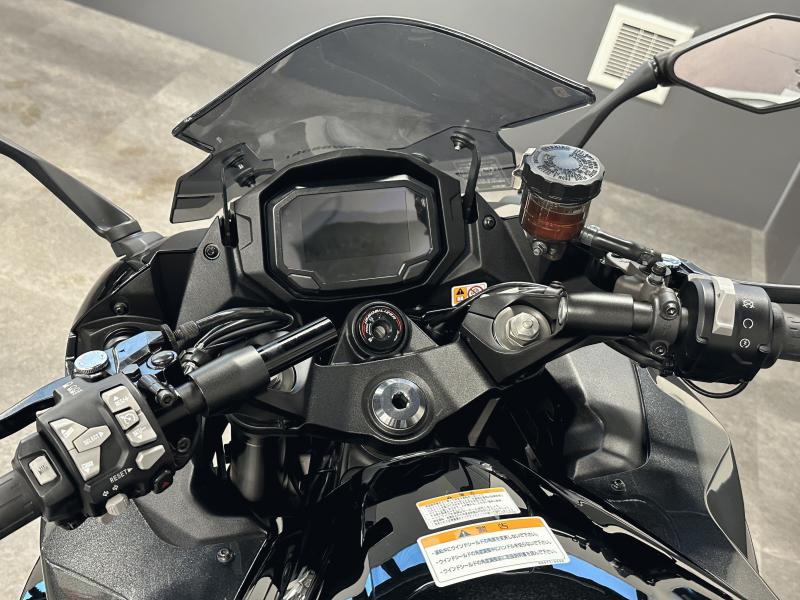 BikehouseZero's tweet photo. Ninja 1000SXは、スーパースポーツ譲りの走行性能と、長距離ツーリングの快適さを両立したスポーツツアラー✨クルーズコントロールやクイックシフターを標準装備しているので、高速道路もワインディングも気持ちよく走れます！気になった方は #バイクハウスゼロ埼玉大学前店 📞048-854-6439まで https://t.co/vw3tlMYFKr