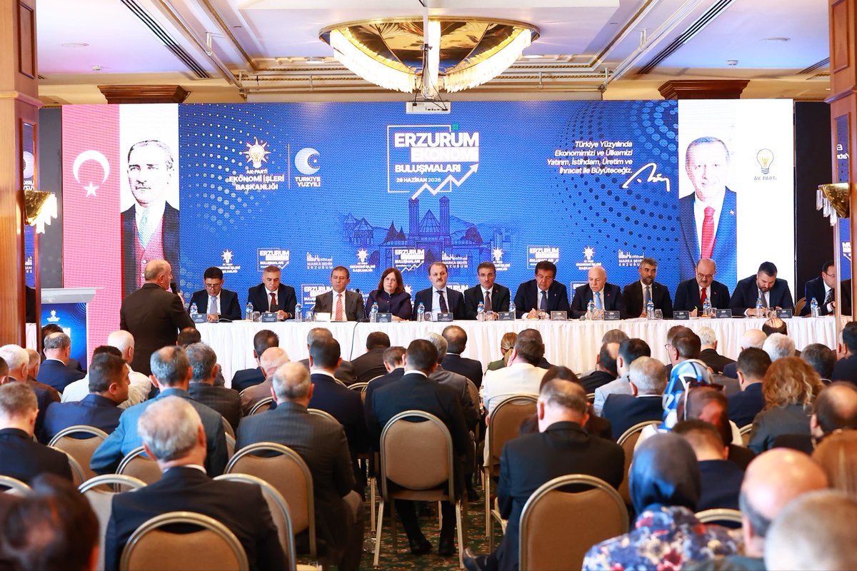ihracatdaib's tweet photo. Erzurum Ekonomi Buluşmaları Gerçekleştirildi

Yönetim Kurulu Başkanımız Ömer Madırlı; önceki dönem Ekonomi Bakanı ve AK Parti Genel Başkan Yardımcısı Sayın Nihat Zeybekci ile 8 Bakan Yardımcısının katılımlarıyla düzenlenen Erzurum Ekonomi Buluşmaları programına katıldı.

Programda; Erzurum’un ve bölgemizin ekonomik geleceği, ihracat hedefleri, üretim potansiyeli ve iş dünyasının öncelikli gündemleri ele alındı.

Başkanımız Ömer Madırlı, bölge ihracatçılarımızın karşılaştığı sorunları ve çözüm bekleyen talepleri dile getirerek, ihracatın artırılmasına yönelik değerlendirmelerde bulundu.

#DAİB #ErzurumEkonomiBuluşmaları #Erzurum #İhracat #Ekonomi #DışTicaret