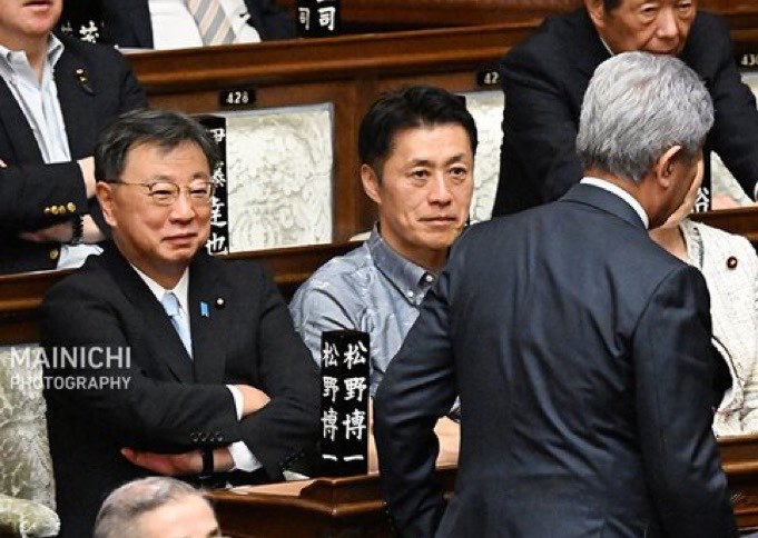 ashitawawatashi's tweet photo. 毎日新聞写真部、さすが👍

ここでニヤついてる裏金議員松野こそが法案提出者なんだよ

刑法と憲法の専門家にあれだけけちょんけちょんに言われたのにゴリ押しした！
#国旗損壊罪は憲法違反 https://t.co/41dpQwXReE