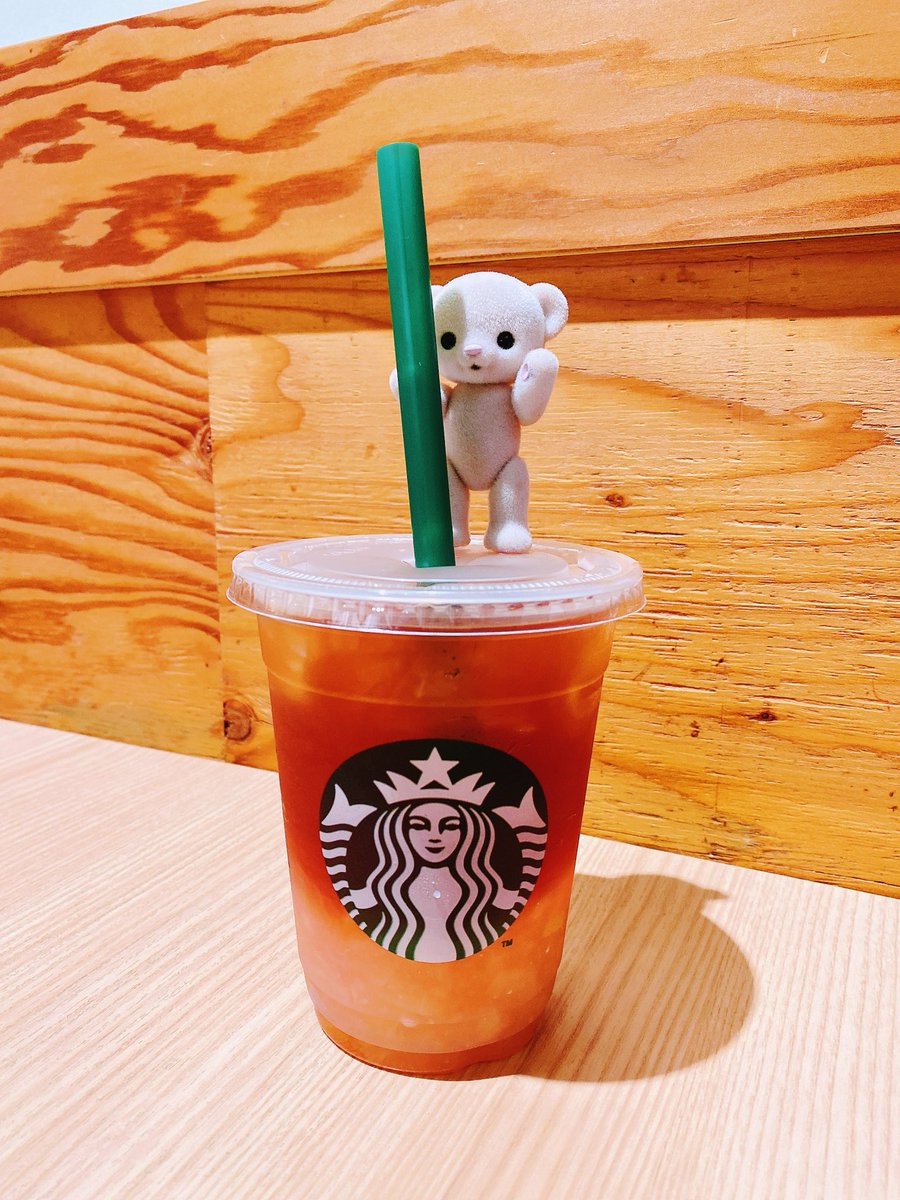 maplehoneybear's tweet photo. 桃&amp;紅茶好きなので大歓喜🙌
スタバのクラフトジューシーピーチティー🍑
ピーチ果肉がゴロゴロで美味しい😋
今度はベースのお茶��変更してみようかな〜？ https://t.co/tTg4MMVapd