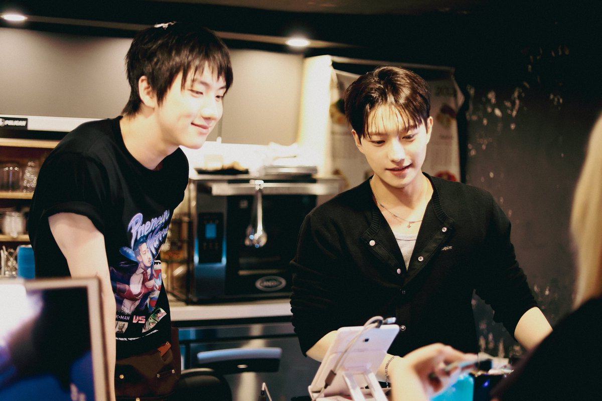 JUSTB_Official's tweet photo. [#JUSTB_BY] 📸 5주년 카페 이벤트 Behind Photo

JUSTB X ONLYB: The Month of Connection

#JUSTB #저스트비 https://t.co/cUyeCKY5X6