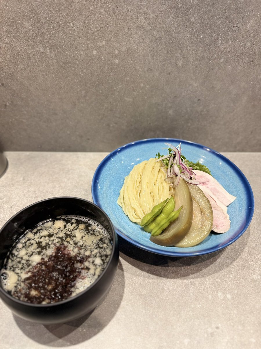 zoukaichiku's tweet photo. 6/30 (火) 昼
BIRI BIRI CRUSH MEN @ 地下鉄赤塚
【フォロワー限定】
   背脂魚介塩つけ麺
乾物が一体となったつけ汁😍💯 https://t.co/V2kphpeujc