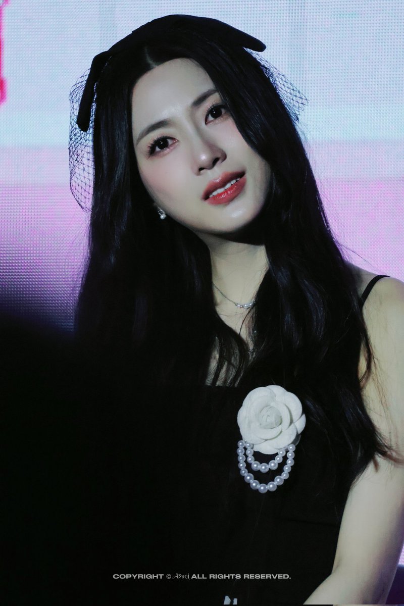 Asuci1229's tweet photo. 260627 <ALWAYS IN PINK：2026 APINK FANMEETING IN SHANGHAI>

언니는 우아한 블랙 스완과 같습니다.
@Apinkohy 

#에이핑크 #Apink #Hayoung #하영 #오하영 https://t.co/ontf9lOC6J