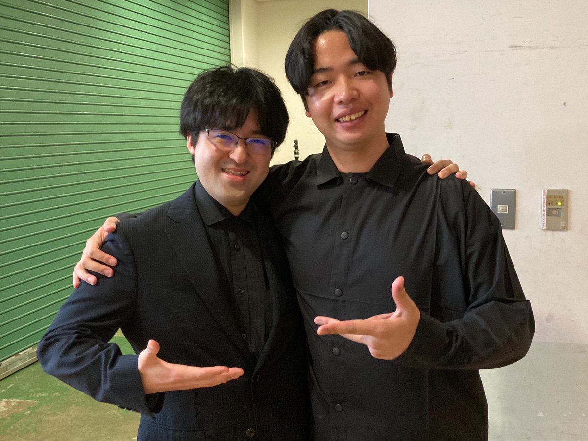shota_musique's tweet photo. 指揮の上村誠一さんと、ピアノの降籏奈月さんとのお写真！
本番直前まで、作品の可能性を追い求めてくださいました。

（降旗さんは朝日作曲賞佳作仲間...！作曲家の視点からも、初演のアシストをしてくだいました！）

8/15の上村誠一さんソロリサイタルでは、なんと降籏さんの新作初演があります👀 https://t.co/11xRvUMnuA