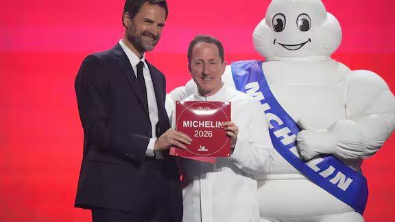 livmxvs's tweet photo. wanted to see the michelin man at an awards ceremony https://t.co/9hlcIzxPoS