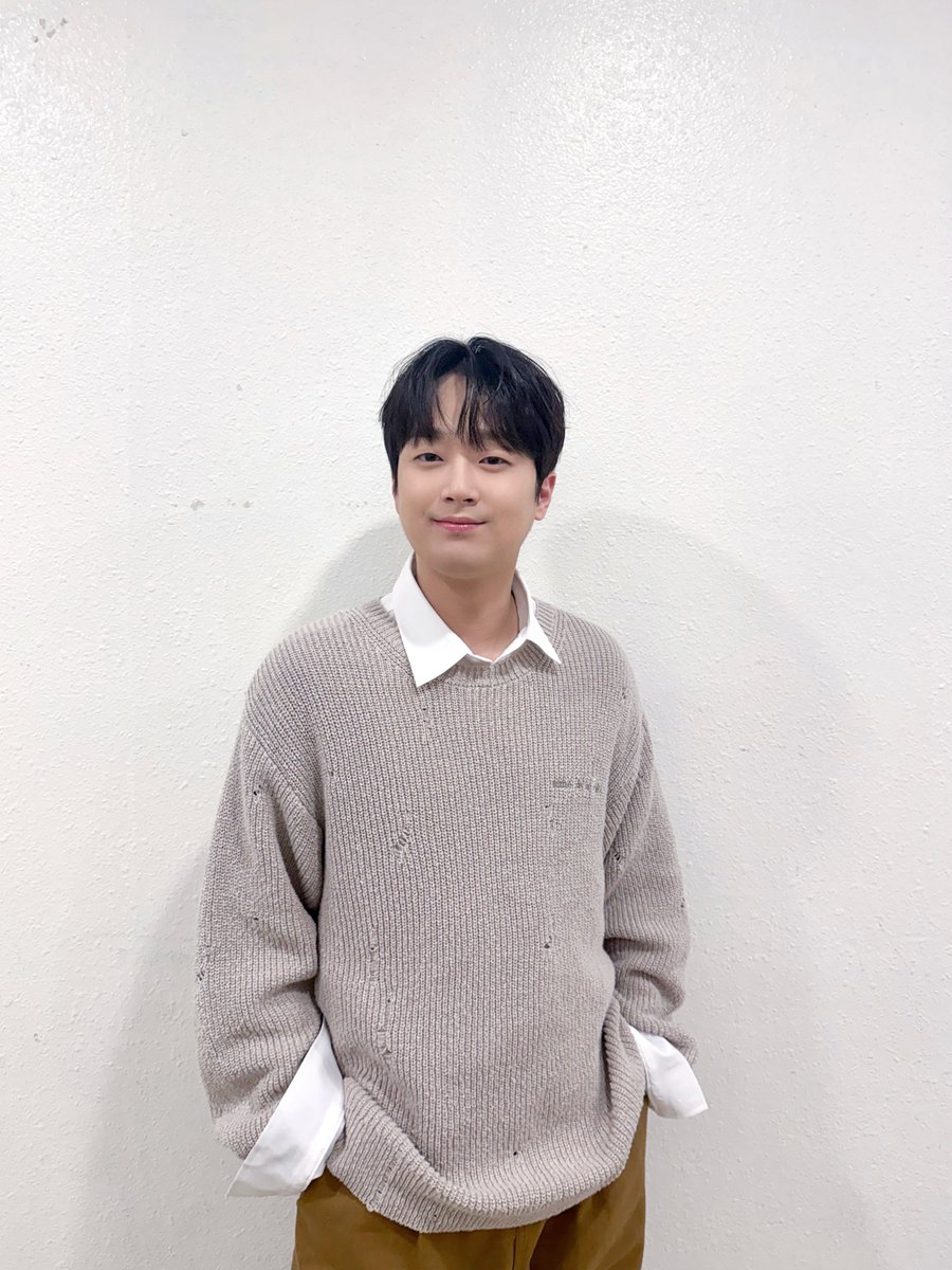 ChanWonOfficial's tweet photo. 📸 찬또그래퍼 📸

하루 못봤더니
찬원이 너무×961101
보고 싶으셨다구요?🥹

<셀럽병사의 비밀>에서
찬원 충전하러💗

모두 오후 8시 30분
KBS2에서 본방사수!📺✨

#이찬원 #LeeChanWon 
#셀럽병사의비밀 https://t.co/63JOZrxJJW