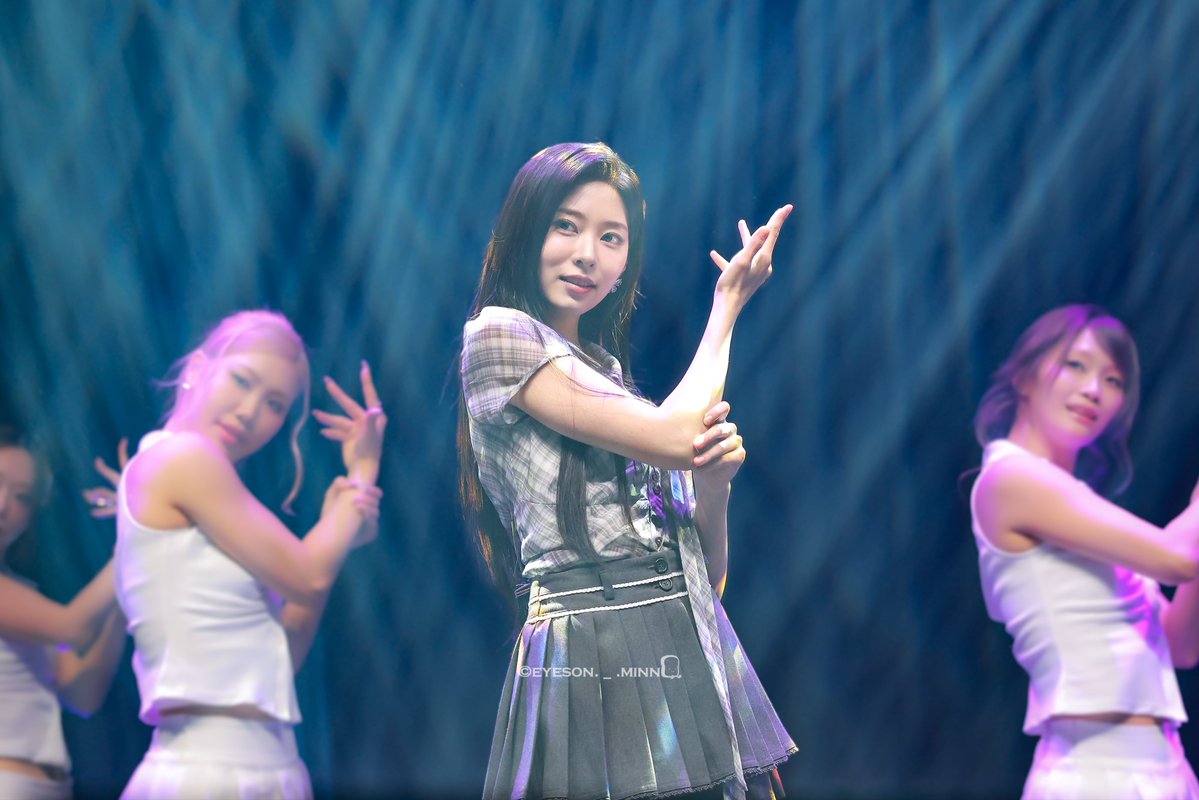 breadjuuu's tweet photo. 260627 <Hello, Our Summer> in Seoul 
HD [5] 😘😘🦊

#김민주 #민주 #ミンジュ #아이즈원 #KIMMINJU https://t.co/3KaN3xJyDA