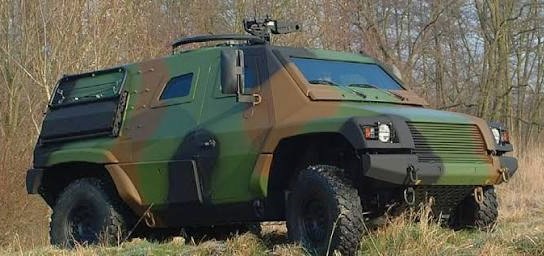 pascalbtr's tweet photo. Tiens, mais en fait, la dernière version du #VBAE @Arquus_Defense @JohnCockerill ressemble au Petit Véhicule Protégé de SOFRAME présenté en...2014 ! ! 🤔 https://t.co/LjiEhq9AfQ