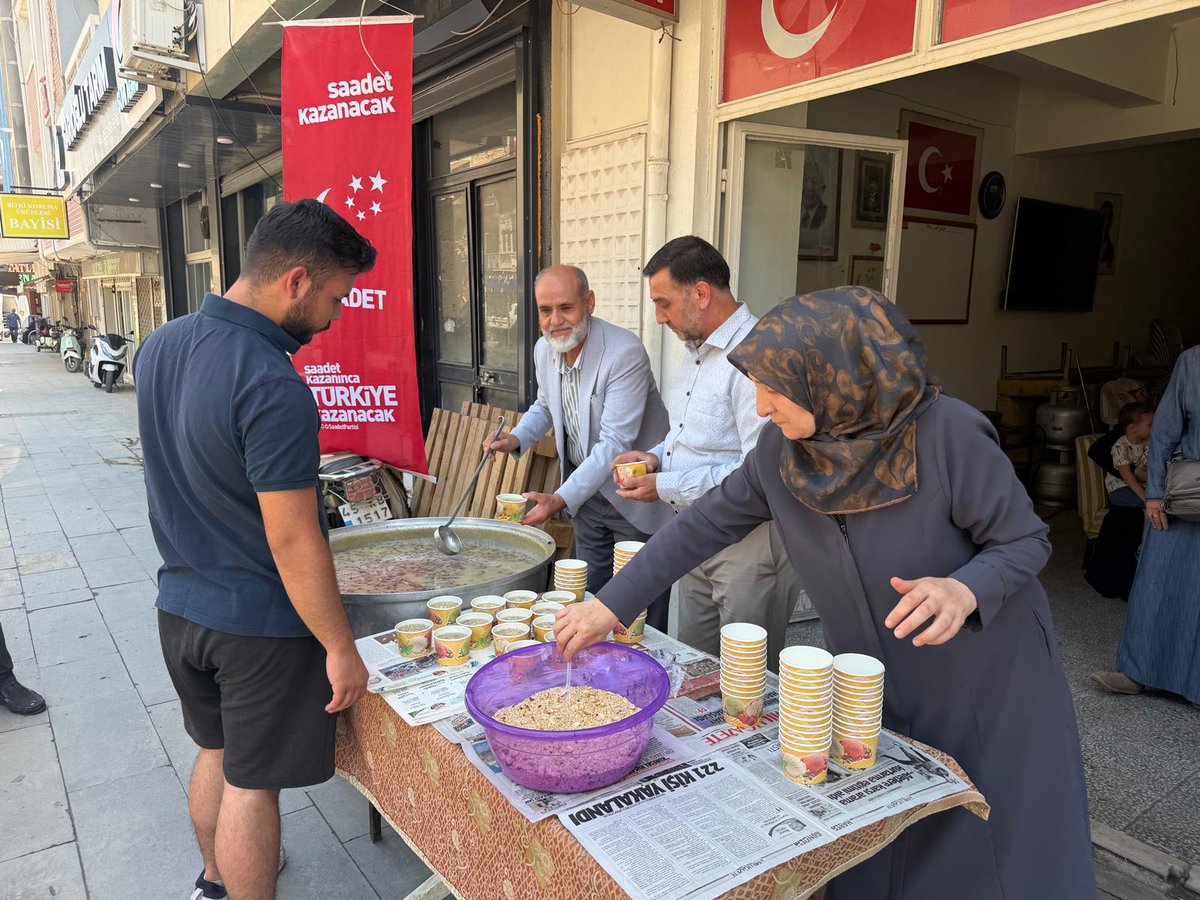 SaadetPartisi12's tweet photo. İlçe teşkilat binamız da aşure hayrımız devam etmektedir tüm hemşehrilerimizi bekliyoruz. https://t.co/AX3otaaO1A