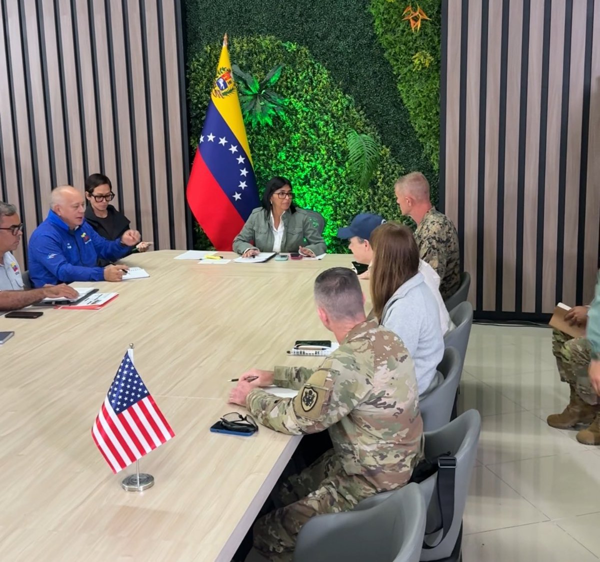 Caligula3012's tweet photo. NEGOCIANDO CON TERRORISTAS 👇👇👇👇👇 https://t.co/GSzeEsEqx2