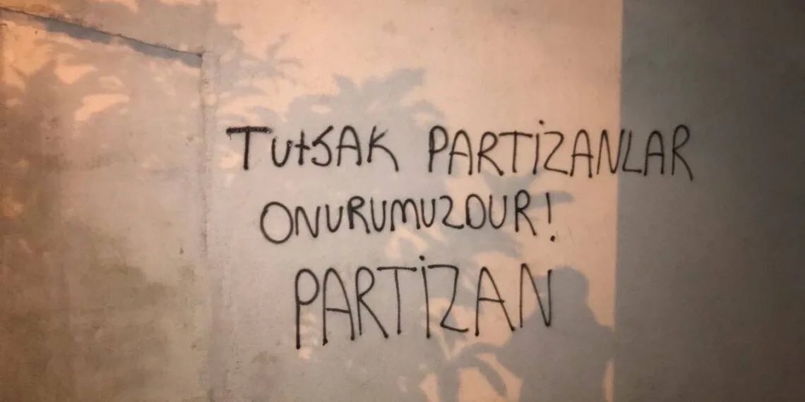partizan_resmi8's tweet photo. NATO operasyonlarında tutsak edilen Partizanların mektup adresleri:

Sincan Kadın Kapalı Ceza İnfaz Kurumu Sincan/Ankara

Rümeysa Ay Yaren Şeker

Sincan 1 Nolu F Tipi Yüksek Güvenlikli Ceza İnfaz Kurumu Sincan/Ankara  Faik Hamarat Halil Horoz Vuruşkan Fındık https://t.co/HRQdZGOATr