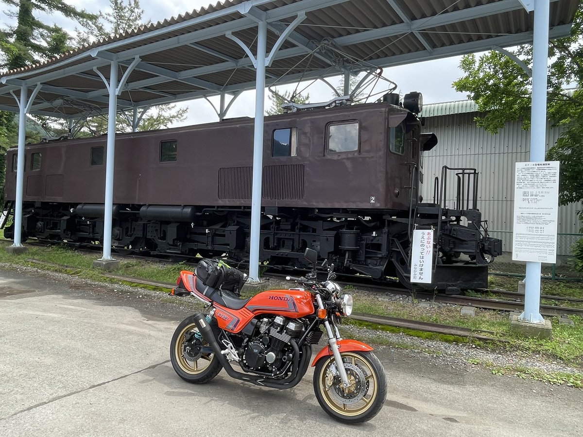 ore_stroker's tweet photo. #6月を写真4枚で振り返る
・群馬の道の駅巡り
・レールウェイパークでジオラマ作った
・筑波サーキットで練習 https://t.co/bugNp4hF7a