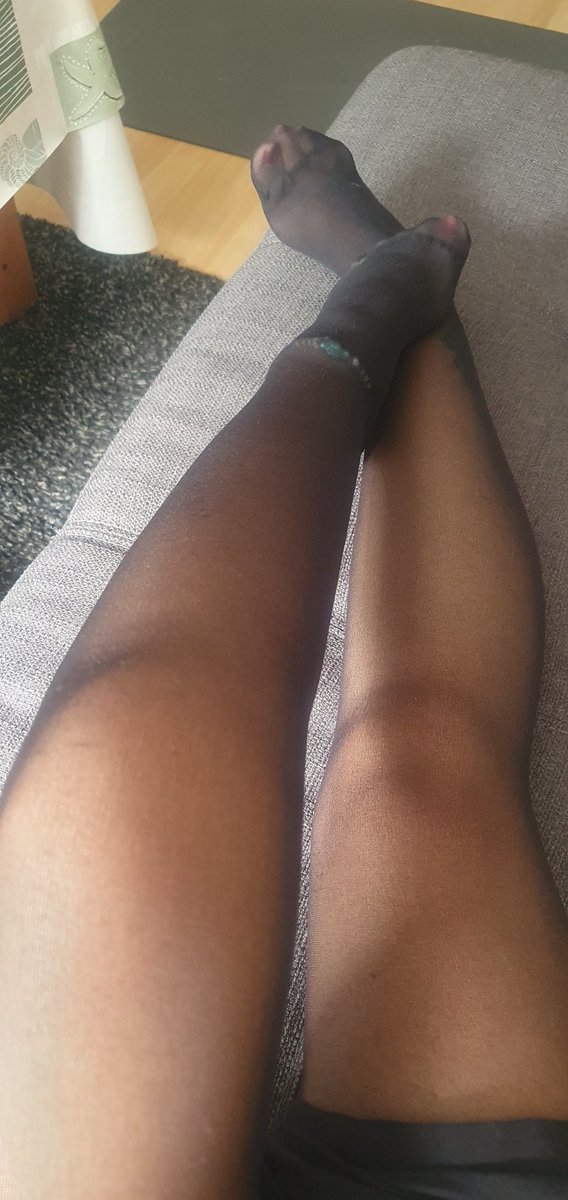 ChristinaM4446's tweet photo. Was sagt ihr zu meiner schönen Nylonstrumpfhose? Würdet ihr davor sitzen und sie küssen?😈 #feetfindom #nylonfetısh #nylon #nylonstrümpfe #nylonstrumpfhosen #zahlsklaven #paypig #paypigwanted #göttin #herrin #zahlsklave #geldherrin #getragene #footfetısh https://t.co/QicTlJFGvo