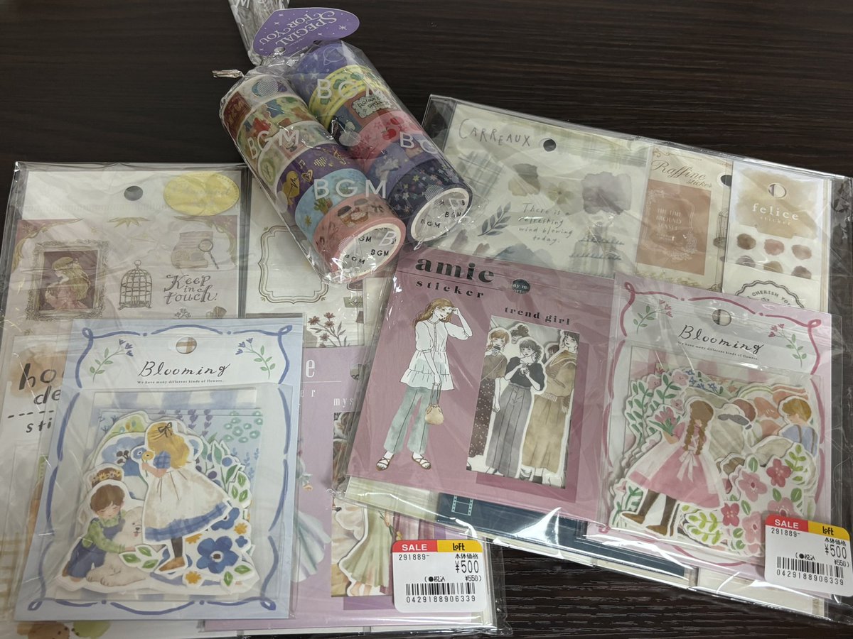 greentea_room's tweet photo. ロフトのイエローバザー、これだけ入って500円、BGMのマステは600円と…
めっちゃお買い得すぎる。 https://t.co/MzyWuFTUyF