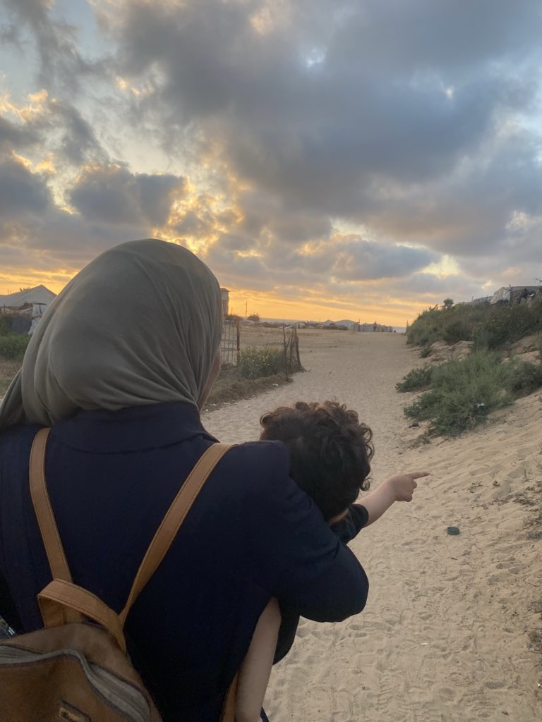 mamyelham's tweet photo. We are still alive in Gaza… 🥹🇵🇸

Despite everything, we are still trying to hold on.

If you see this photo, please don’t scroll past in silence.

Write anything — even a single dot means so much to us and reminds us that we are not alone. 🥹💔🙏

https://t.co/boK0IFryWX https://t.co/oJNhzDNksA