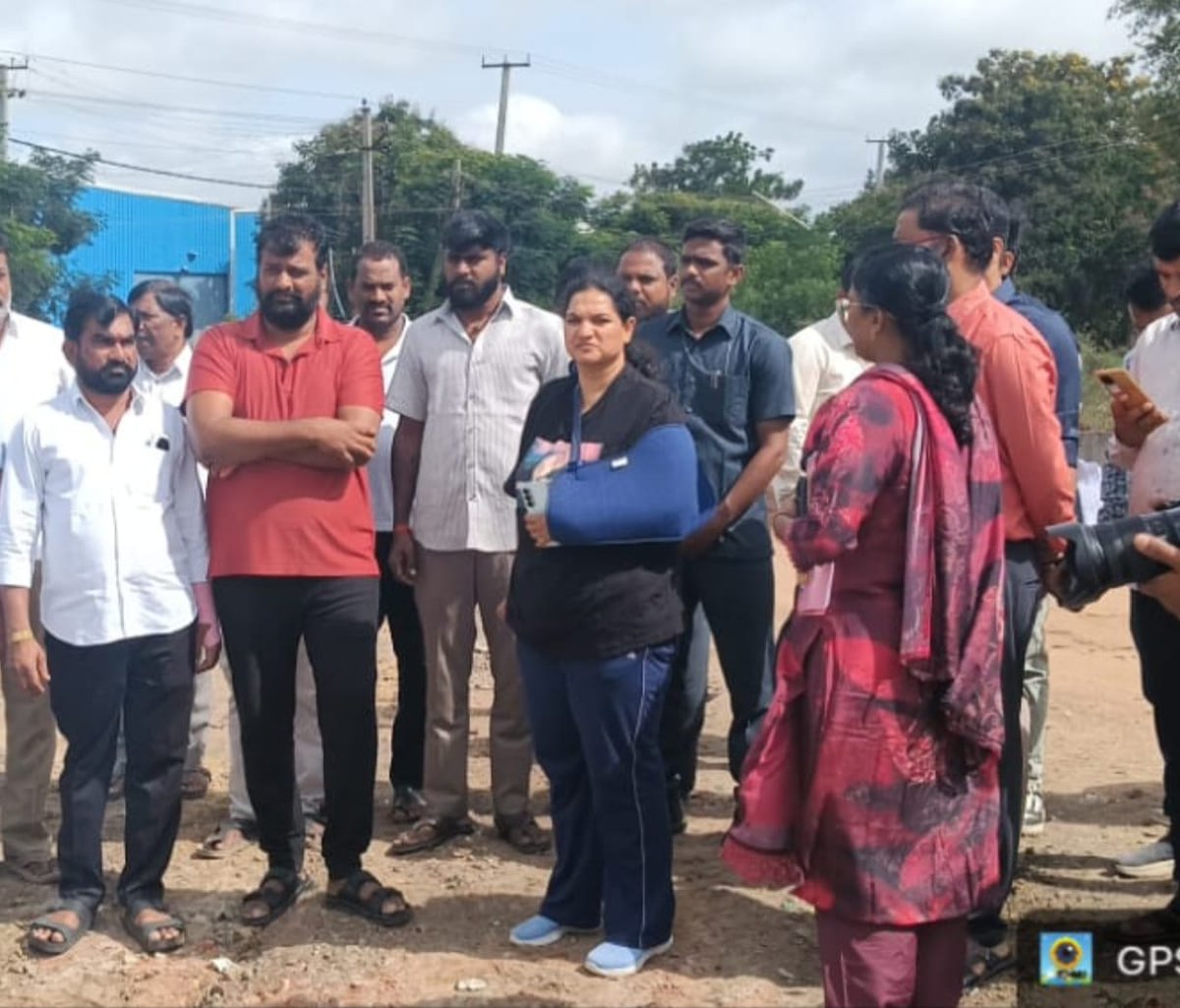 Commissionerdu2's tweet photo. Commissioner madam assured residents that issues related to roads, street lights, sanitation, encroachments, public amenities, and other civic works will be addressed on priority.
#OnewardOneDay #Dundigal #CMC #CitizenFirst #Infrastructure #Sanitation https://t.co/KKimIkLxHi