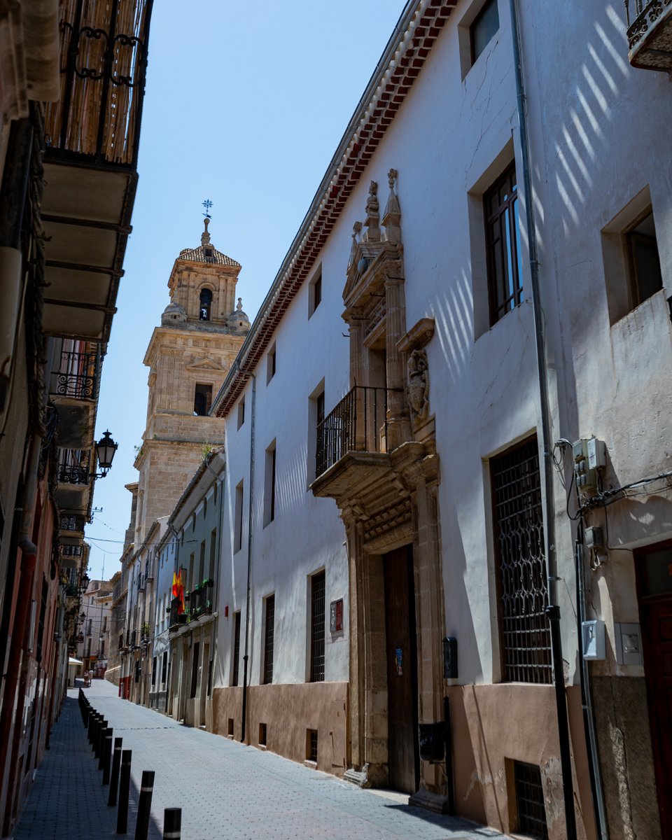 TurismoCaravaca's tweet photo. Hay una forma de conocer Caravaca de la Cruz que no necesita mapa. 🏙️ Déjate llevar por sus calles, descubre rincones con encanto y disfruta de esos pequeños detalles que hacen especial cada paseo.

✨ A veces, los mejores recuerdos aparecen cuando simplemente decides caminar. https://t.co/M4xtg5AuTG