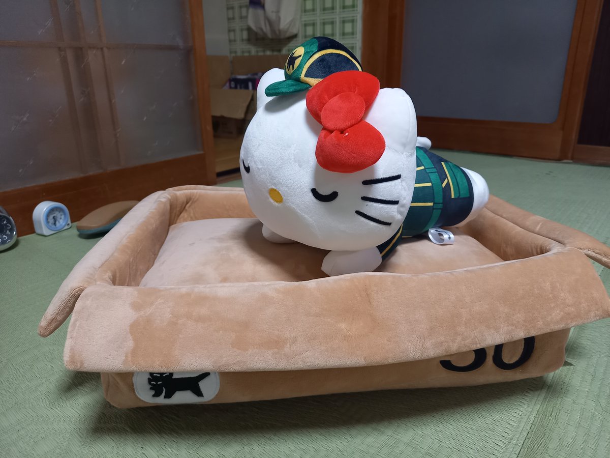 クロネコヤマトの、キティさんとおひるねペット用段ボール型クッション