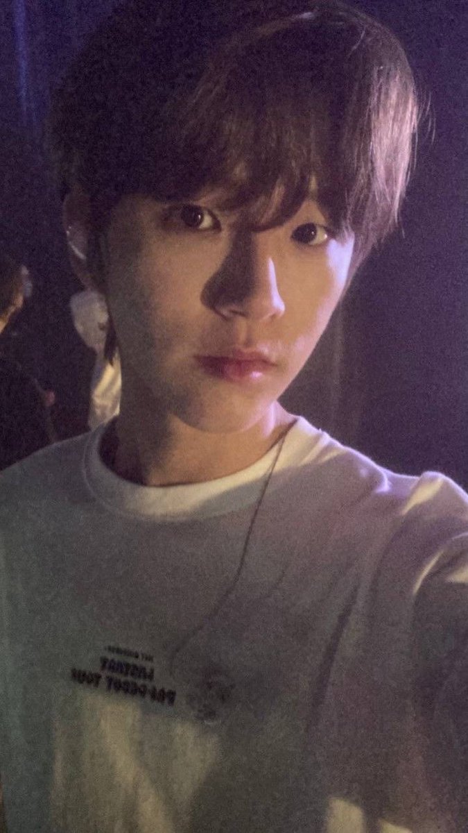 6anseo's tweet photo. 이거내가진짜좋아하는셀카 https://t.co/jX16YcUlH9