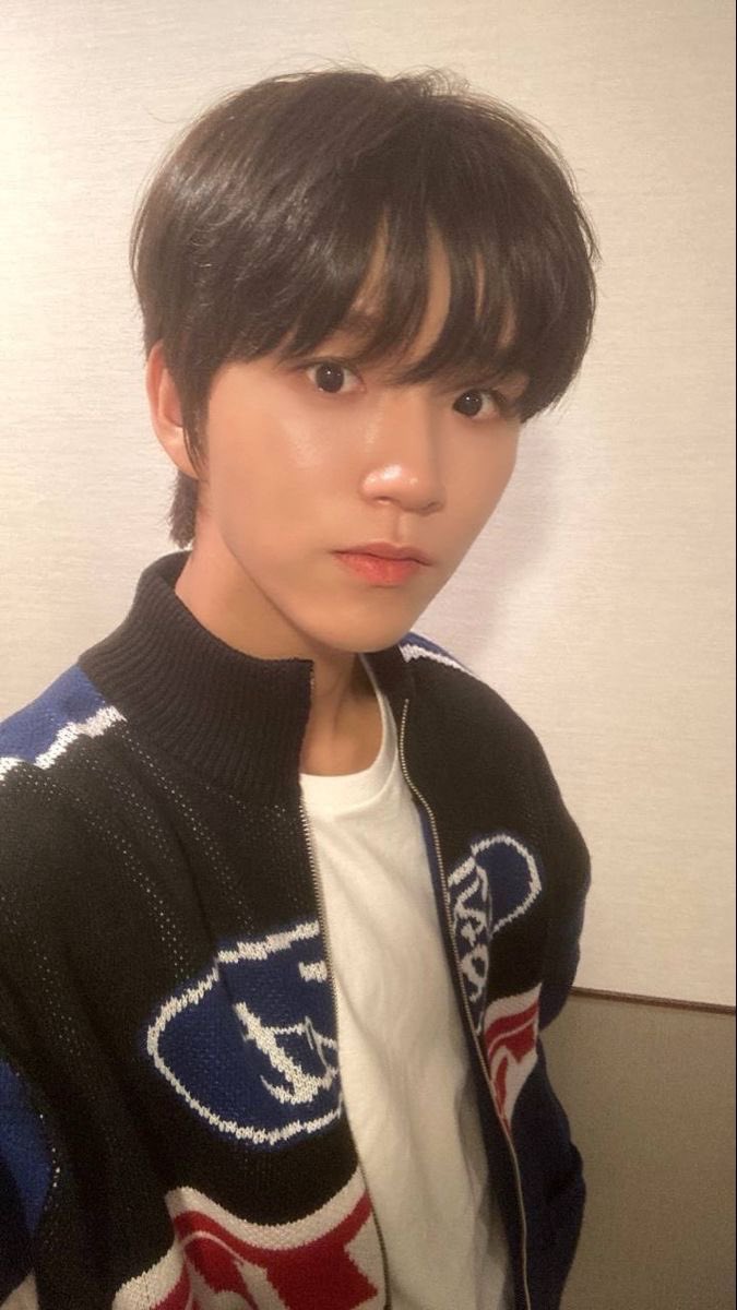 6anseo's tweet photo. 이거내가진짜좋아하는셀카 https://t.co/jX16YcUlH9
