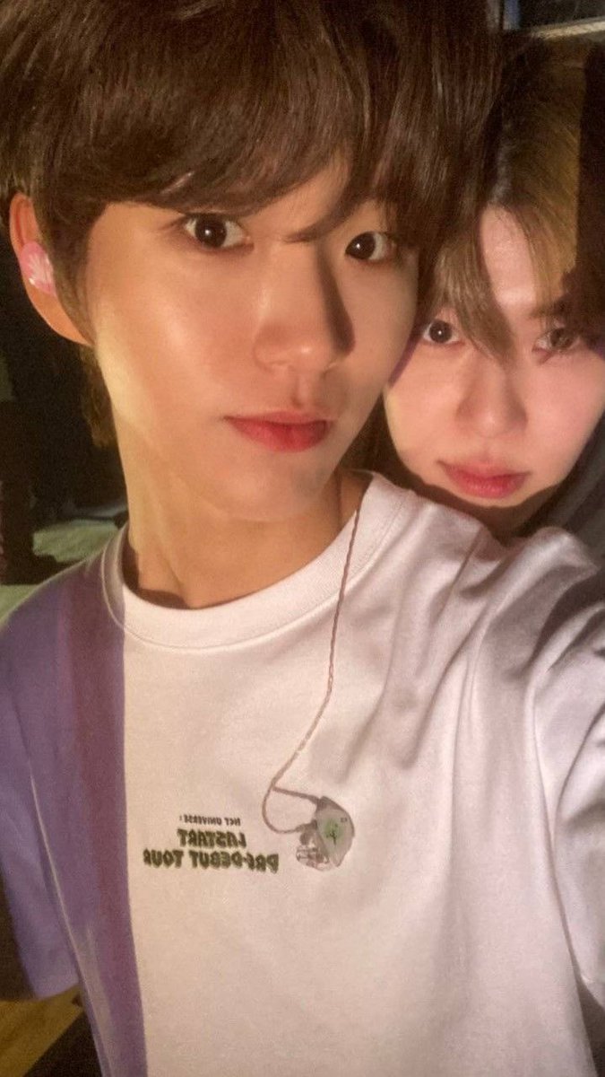 6anseo's tweet photo. 이거내가진짜좋아하는셀카 https://t.co/jX16YcUlH9