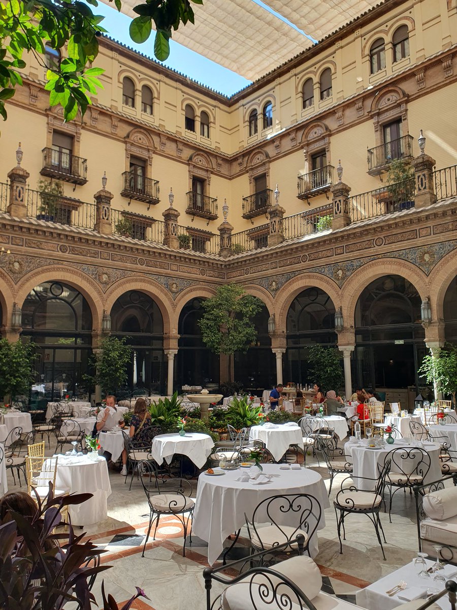 ldepazd's tweet photo. El bellísimo ALFONSO XIII es un verdadero oasis de tradición, arquitectura y buen gusto. https://t.co/GDy24Nl4jw
