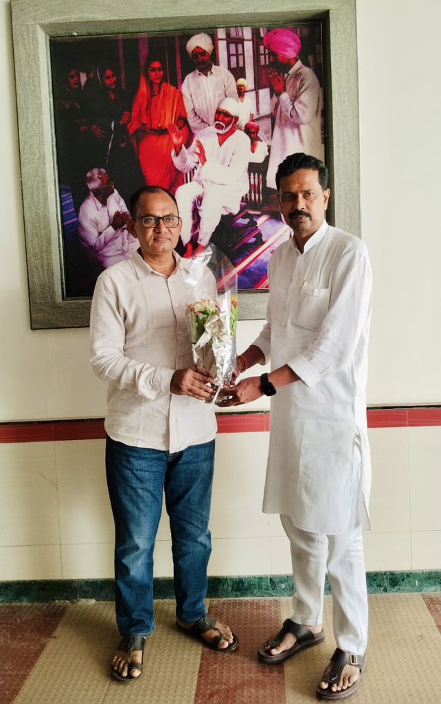 mukundsingar's tweet photo. अहिल्यानगर जिल्ह्यातील शिवसेनेचे जिल्हाप्रमुख सन्माननीय कमलाकर भाऊ कोते आणि सन्माननीय नितीन भाऊ औताडे यांची सदिच्छा भेट घेऊन जिल्ह्यात सुरु असलेल्या पक्षीय कामकाजाची माहिती घेतली.🌹

🚩💪जय महाराष्ट्र💪🚩
@RBW7474 
@nitin_autade
@kamlakarkote 🐅

@Shivsenaofc 🐅 https://t.co/iawcaozRNB