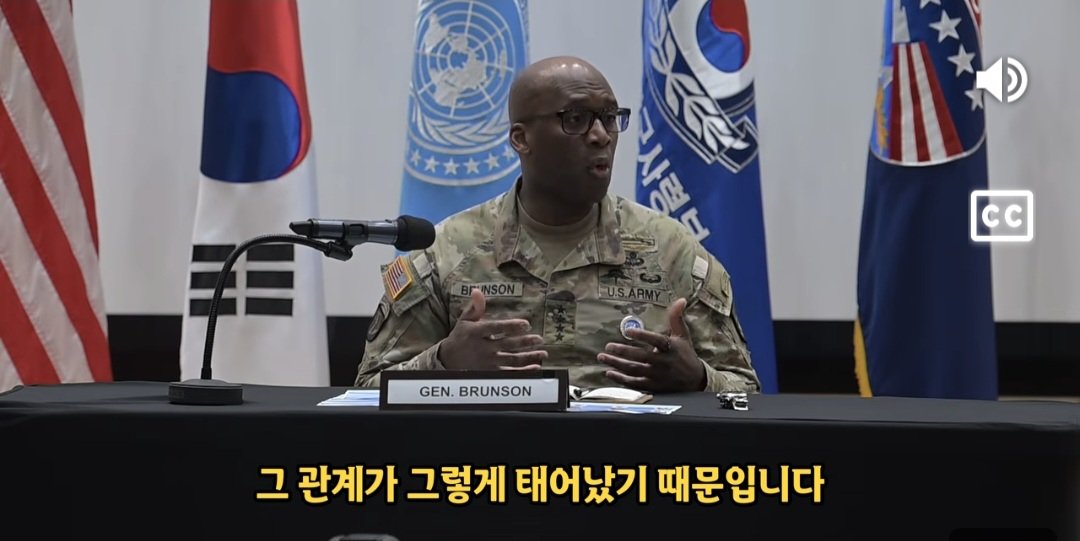 mhahn782422's tweet photo. 🚨 브런슨 주한미군 사령관의 한국과의 동맹에대한 생각
어떤 나라도 한국보다 능력있는 나라는 없다.
그리고 저만큼 여기에서 누리는 기회와 영예를 똑같이 누리는 사람도 없다.
"This is both of us going together 
같이갑시다! 
So you take good and bad 같이갑시다 (좋을때도 나쁠때도 같이가는것)
You want 같이갑시다 all the time."

왜냐하면 그관계가 그렇게 태어났기 때문이다.
우리는 피와 불의 전쟁으로 75년간 지속되어 온것이다. 
우리는 세계가 부러워하는 동맹이다.
This is born out of blood and fire and war. 🇰🇷🇺🇲👍