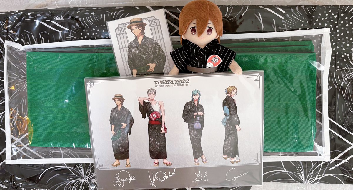 RA0412_'s tweet photo. 浴衣届いた〜🏮
浴衣カードはポストカードサイズだと思ってたから大きくてびっくり💥
嶺二さんからのメッセージかわいかったです(  ◜ω◝  )💚 https://t.co/oWUGDULBDv