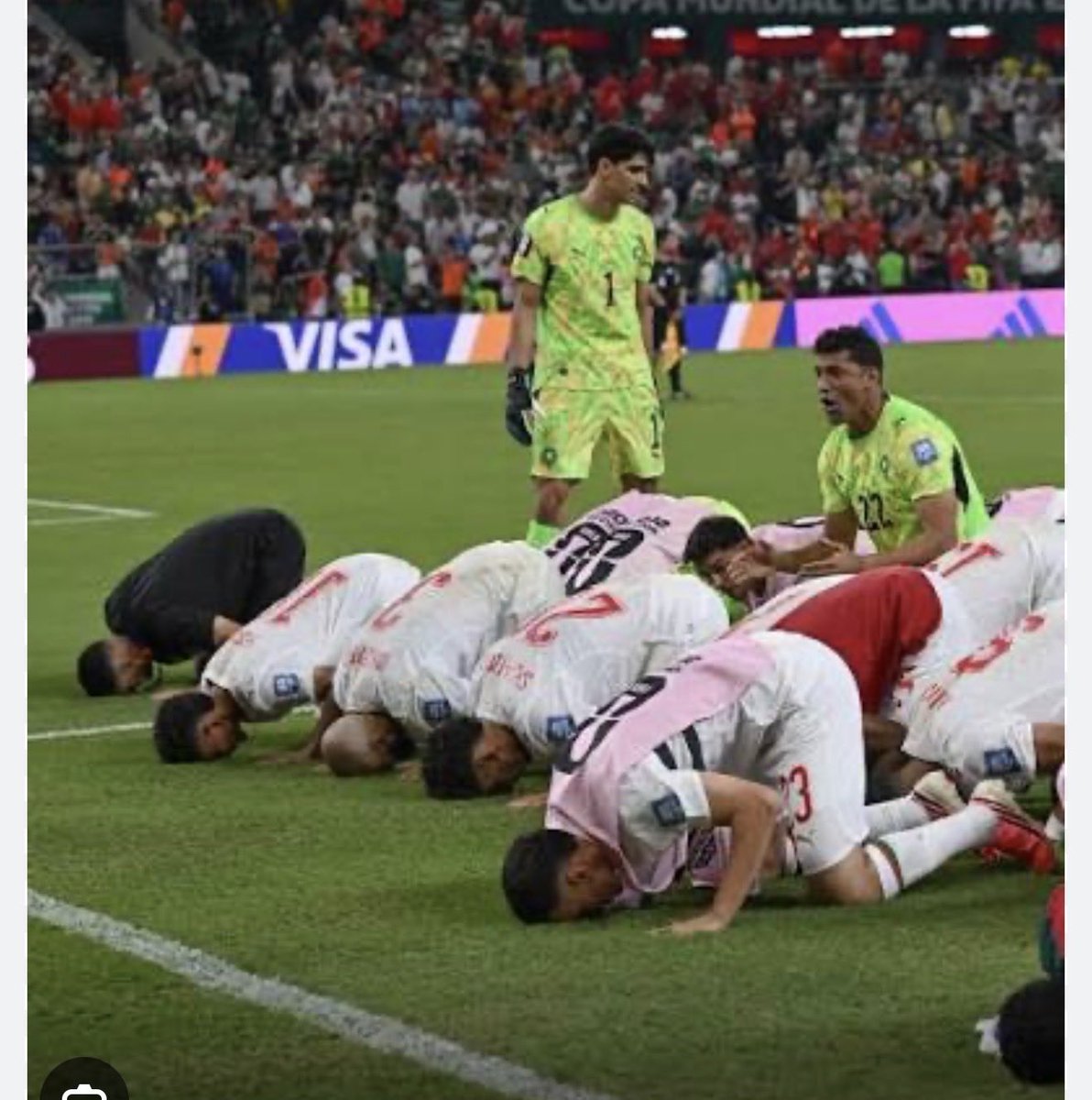 AhmadElHariri's tweet photo. مبروك لكل #العرب .. #المغرب يتقدم 🇲🇦
بالتوفيق لـ"#أسود_الأطلس" في مواصلة المشوار في #كأس_العالم ٢٠٢٦، وتحقيق المزيد من الإنجازات والفخر للكرة العربيةو الإفريقية . https://t.co/pKM4zzZe5O