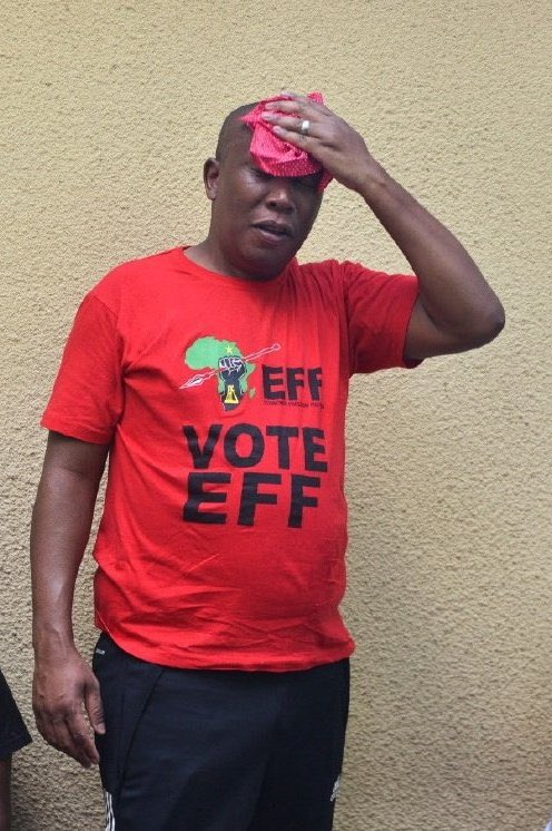 MbhazimawaGaza's tweet photo. What a waste!! We gave Julius Malema over a decade to lead our people and he instead sold the struggle to the highest bidder. Our people only needed a leader and today God has blessed us honourable leaders. March and March saved our country when politicians wouldn’t https://t.co/238mVfgq0P