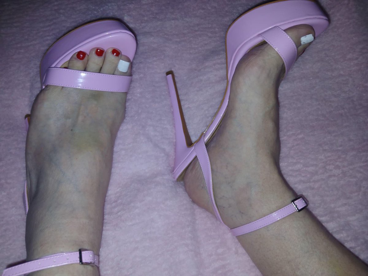 ASmithkean90809's tweet photo. JUST WONDERING  WHAT MY FOLLOWERS  THINK .DO YOU LIKE MY BLACK OWNED  ♠️ CHASTITY  SISSIES BEAUTIFUL 😍 FEET https://t.co/pNCNUxqP1O