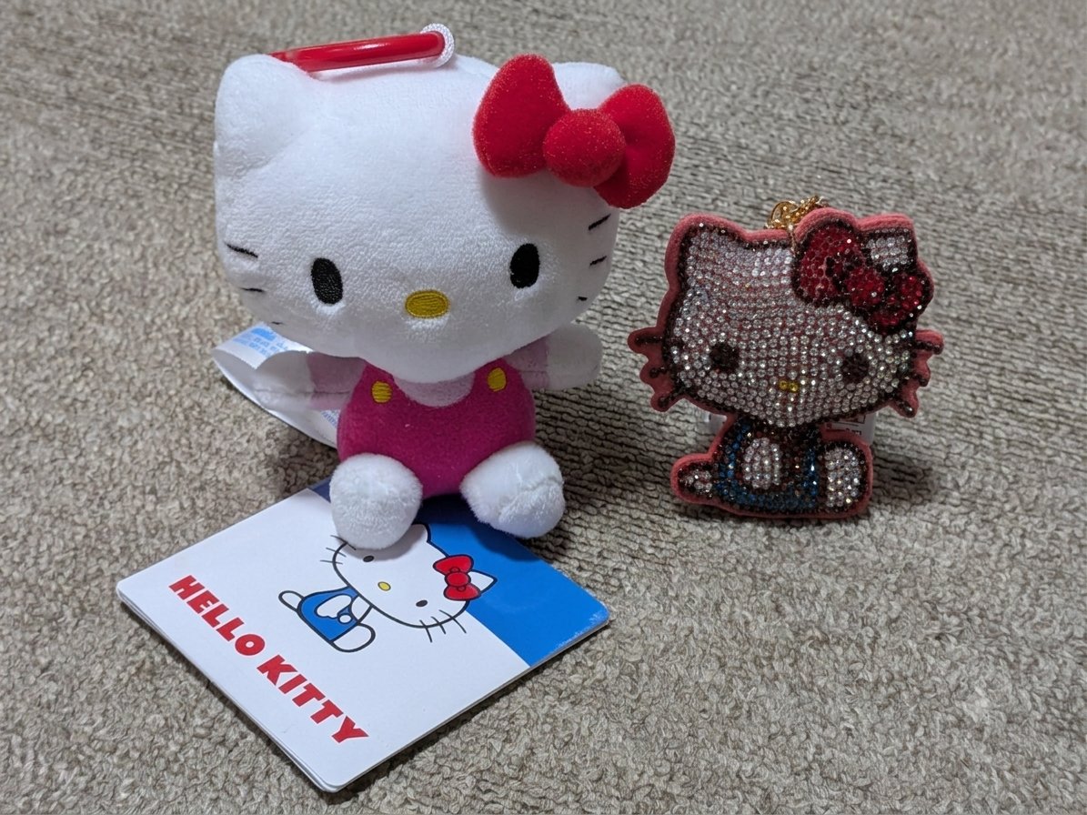 kuri5yo's tweet photo. キティちゃん祭り🥹🩷

キラキラキティちゃんはなんと1回でGET✨️
ぬいぐるみは6回目でお迎えできました🎀

どっちも可愛すぎて大満足🥰

#クレーンゲーム #キティちゃん #サンリオ https://t.co/4JysgCBqCi