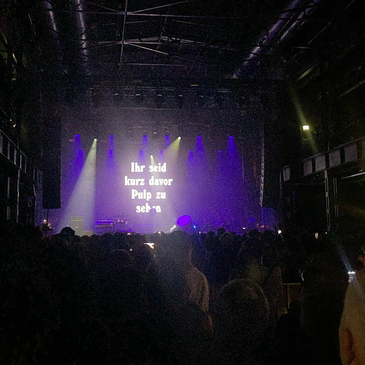 m0nologue's tweet photo. имела честь, удачу и привилегию побывать на концерте Pulp 💀💀💀 от этой музыки прям физически чувствую обиду ебаную, что не жила в 90х в UK 🥲
Джарвис просто огонь, челу 62 года, ему еще бросают нижнее белье на сцену (кринж) https://t.co/2KZIbHQP3Y