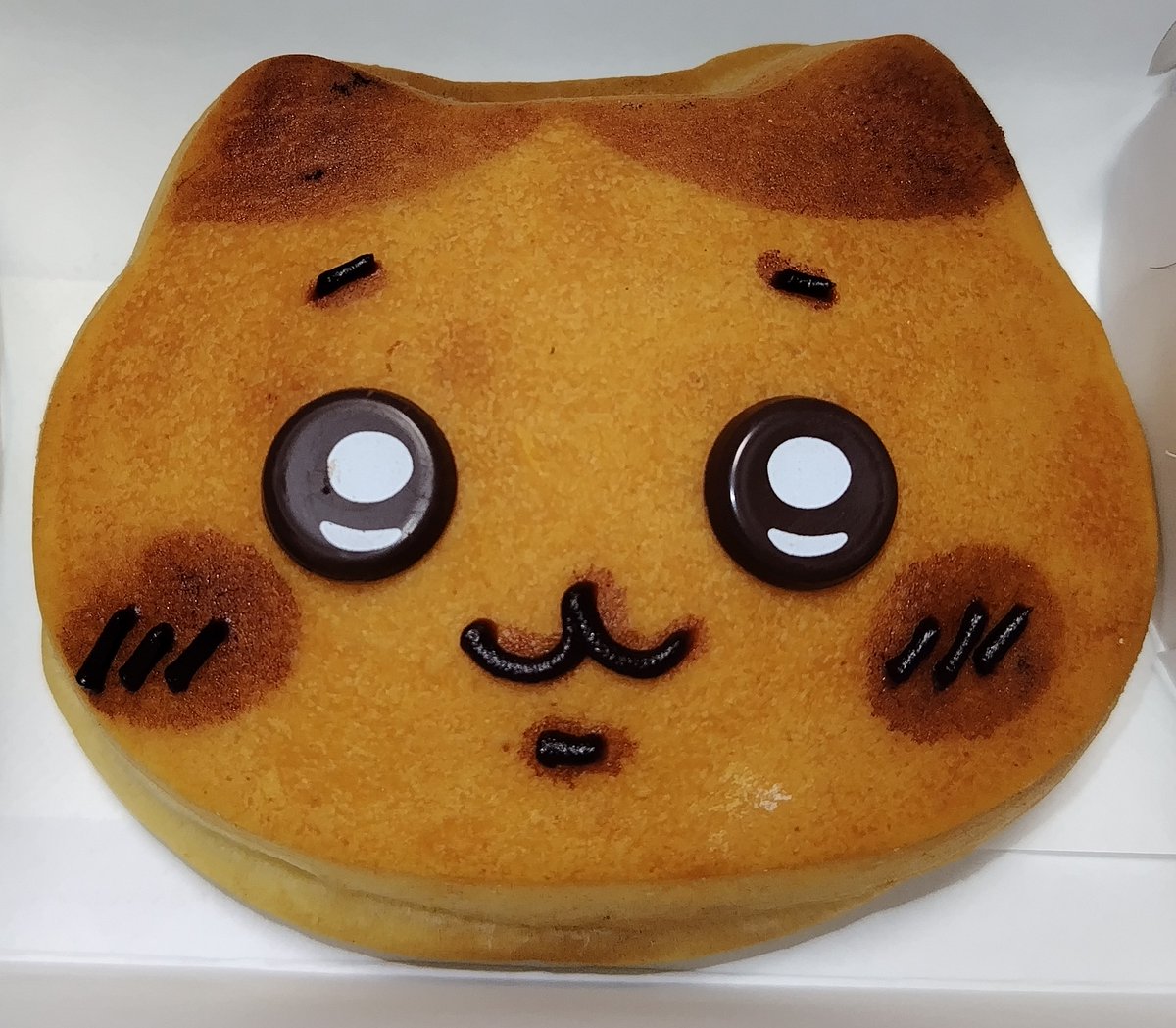 RotoARUSU6's tweet photo. #ちいかわ

ちいかわベーカリーに行ってきました。
お会計システムがよくわかったので戸惑った。

パンのところで頼むけど、その後グッズ売場に強制的に行かされそこで頼んだパンと同じ会計で合算。
その後引き渡し場所で商品を受け取る
隣のポップアップストアはグッズ売
場と同じもの置いてました。 https://t.co/JQdW0evksm