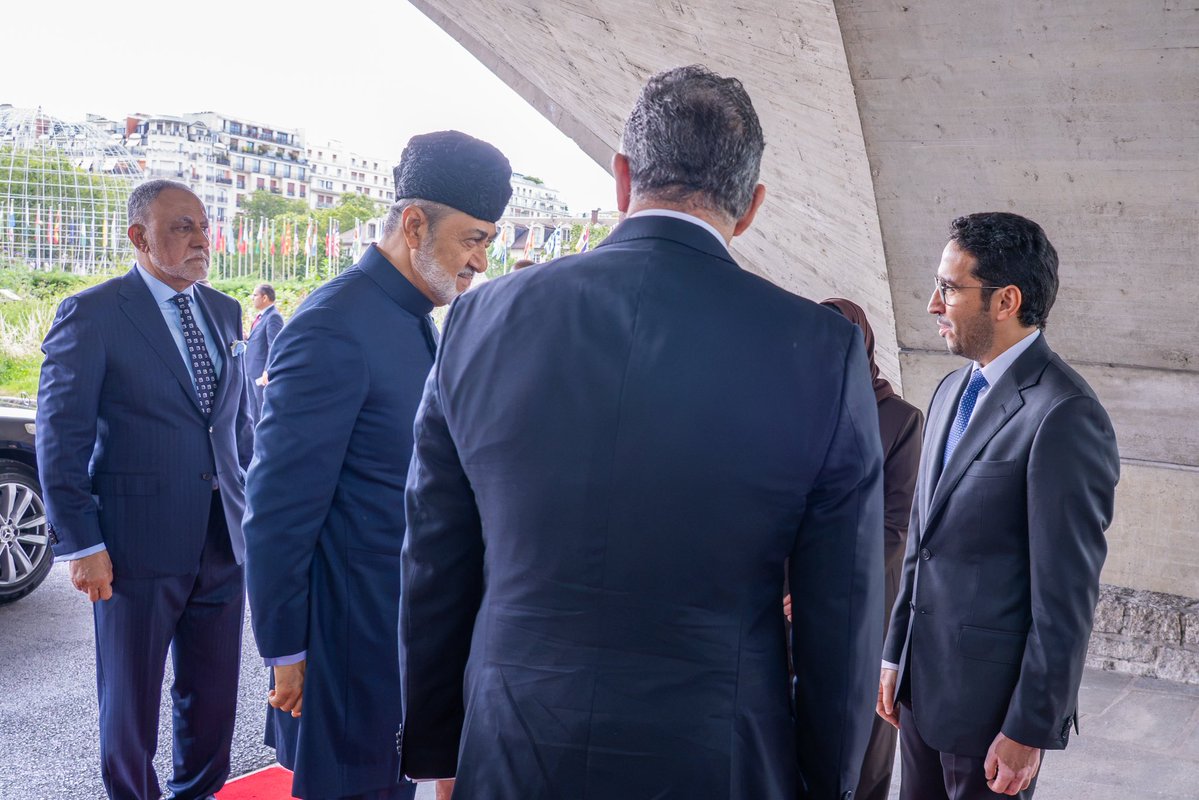 HinzabH's tweet photo. يشرفنا أن نرحب بصاحب الجلالة السلطان هيثم بن طارق، سلطان عُمان، في زيارته الرسمية الأولى إلى منظمة اليونسكو، وهي زيارة تجسد التزام سلطنة عُمان الراسخ بدعم العمل متعدد الأطراف وتعزيز رسالة اليونسكو في خدمة السلام والتنمية من خلال التربية والعلم والثقافة.

ويسرني، بصفتي رئيس المجلس التنفيذي لليونسكو، أن أتقدم بخالص التهنئة بمناسبة إطلاق جائزة السلطان هيثم بن طارق – اليونسكو الدولية لحماية التراث الثقافي غير المادي، التي تمثل مبادرة رائدة تعكس رؤية جلالته وحرص سلطنة عُمان على صون التراث الثقافي غير المادي بوصفه إرثًا إنسانيًا مشتركًا، وتعزيز الجهود الدولية الرامية إلى حمايته ونقله إلى الأجيال القادمة.

وأجدد بهذه المناسبة التزامنا في المجلس التنفيذي بمواصلة تعزيز العمل متعدد الأطراف، وترسيخ الحوار والتفاهم بين الشعوب، والوفاء بالمبادئ والقيم التي قامت عليها اليونسكو، بما يسهم في بناء مستقبل أكثر سلامًا واستدامة.
@OmanUNESCOfr