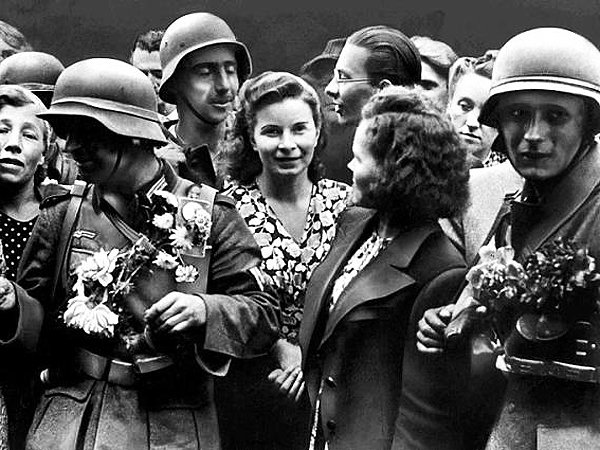 Jan34733995's tweet photo. PROSZĘ WAS, BYŚCIE DOBRZE ZAPAMIĘTALI:

Kolejność była taka: 

1. - 30.06.1941 r. (rano) - do Lwowa wkraczają wojska Wehrmachtu;

2. - 30.06.1941 r. (koło południa) - Niemcy otwierają podwoje więzienia we Lwowie.
Widok jest porażający;

3. - 30.06.1941 r. (tak po południu) - pierwsze łapanki Żydów, dokonywane przez Ukraińców;

4. - 30.06.1941 r. (wieczorem) - proklamowanie "Ukrajińskoj  Samostijnoj Derżawy", z hasłem - "Riezat Lachy i Żydów";

5. - 30.06. do 02.07.1941 r. - pierwszy pogrom Żydów we Lwowie (uczestniczą głównie Ukraińcy, przy udziale batalionu „Nachtigall”);