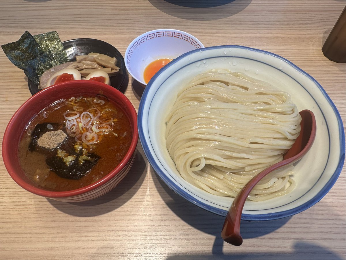 DIESAMA8's tweet photo. 今日も元気に三田製麺 https://t.co/LZeYum76QG