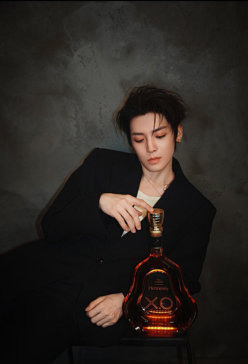 brightho97's tweet photo. WOW! 😍 so handsome! #HouMinghao https://t.co/7b2HgTRe1v