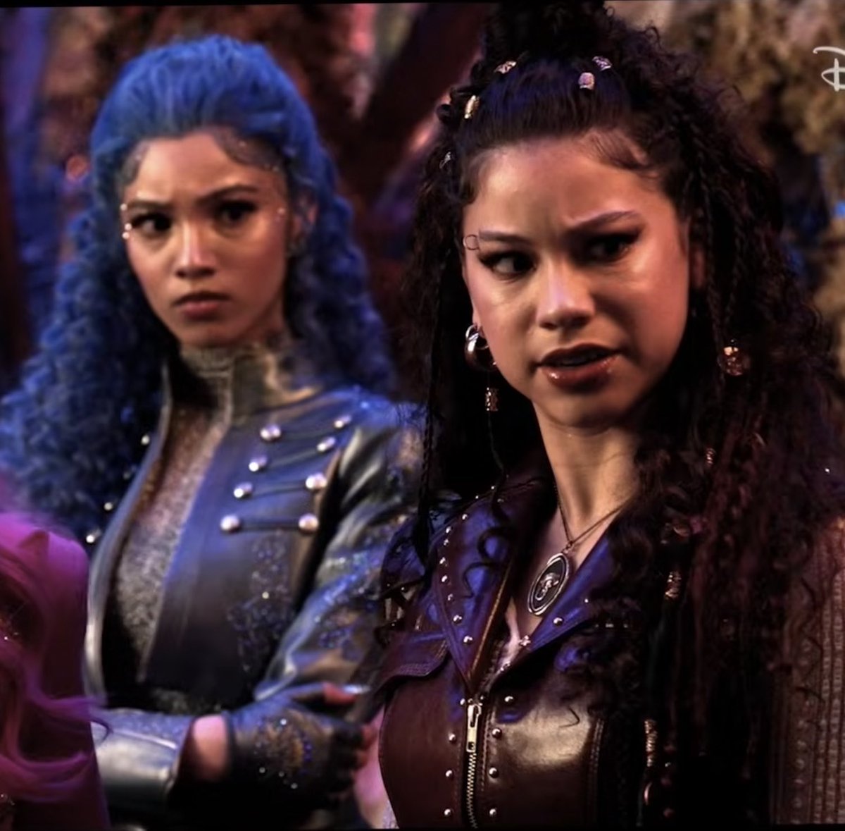 DisneyToonz's tweet photo. Despite rumors, there’s no indication that Chloe and Hazel Hook get together in ‘DESCENDANTS: WICKED WONDERLAND’.

These rumors stem from speculation about just a few trailer scenes and lack legitimacy.

#Descendants #DescendantsWickedWonderland https://t.co/WW9ul6Mqlb